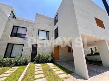 Casa · 240m² · 3 Recámaras · 2 Estacionamientos - Remax Si · Casa Renta Sophia Distrito