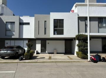 Casa · 141m² · 2 Estacionamientos · Casa en San Agustín