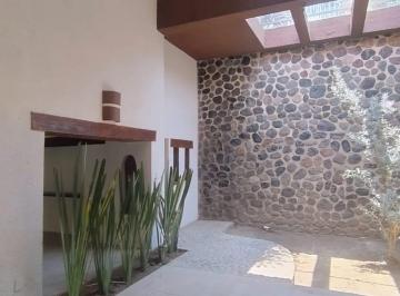 Casa · 1000m² · 2 Recámaras · 10 Estacionamientos · Renta de Casa de un Piso, Amplio Jardin, Ideal Para Negocio