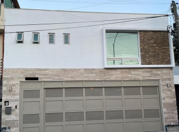 Casa · 142m² · 3 Recámaras · 2 Estacionamientos · Venta Casa Zona Contry
