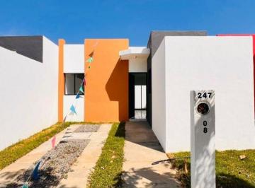 Casa de 2 habitaciones, Villa de Alvarez · Casa en Venta Amplio Jardin en 1 Planta 2 Recámaras, Fracc. Villafuentes Villa de Alvarez Colima