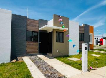 Casa de 2 habitaciones, Villa de Alvarez · Casa en Venta Amplio Jardin en 1 Planta 2 Recámaras, Fracc. Villafuentes Villa de Alvarez Colima