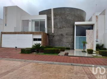 Casa · 550m² · 4 Recámaras · 4 Estacionamientos · Se Renta Casa Moderna en Zona Exclusiva, Fracc. Dolores en Pachuca, Hidalgo.
