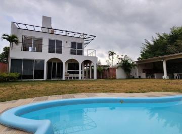 Casa de 5 habitaciones, Emiliano Zapata · Casa con Alberca en Venta en El Lencero. 1,420 m² de Terreno, 5 Recámaras, a 10 Min de Plaza Juguet