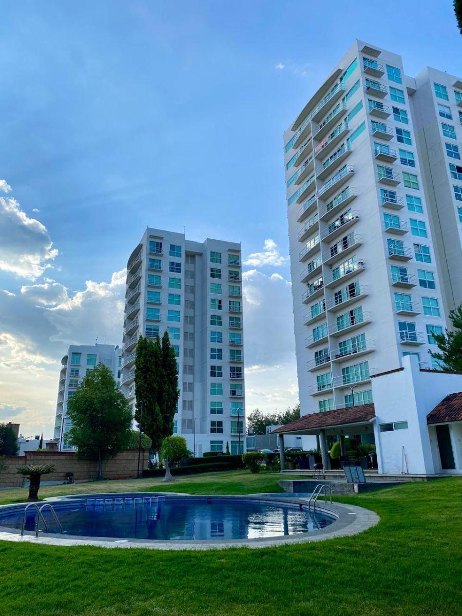 | Departamento Amueblado en Altozano con Alberca |