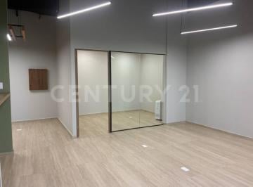 Oficina · 988m² · 1 Estacionamiento · Local en Centro Comercial