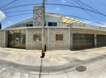 Casa · 567m² · 8 Recámaras · 7 Estacionamientos · Casa Cielo Av Bonampak