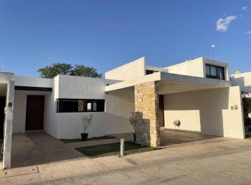 Casa · 4 Recámaras · 2 Estacionamientos · Casa de Una Planta en Renta / Santa Gertrudis Copo