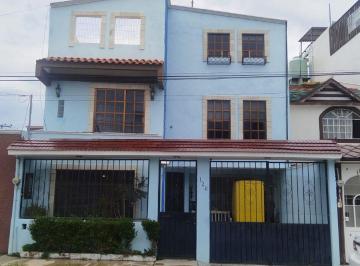 Casa de 3 habitaciones, Mineral de la Reforma · Casa de 120 m² con 3 Recámaras en Venta en Villas del Álamo