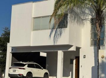Casa de 3 habitaciones, Santa Catarina · Casa de 235 m² con 3 Recámaras en Venta en Las Montañas