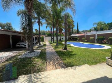 4e2f06d3b7a48e10dc8f37834e060b557309e199b1b6a3061530ce6f3fc82c1f · Casa en Venta con 5 Recámaras y Alberca Zona Colinas del Bosque Corregidora