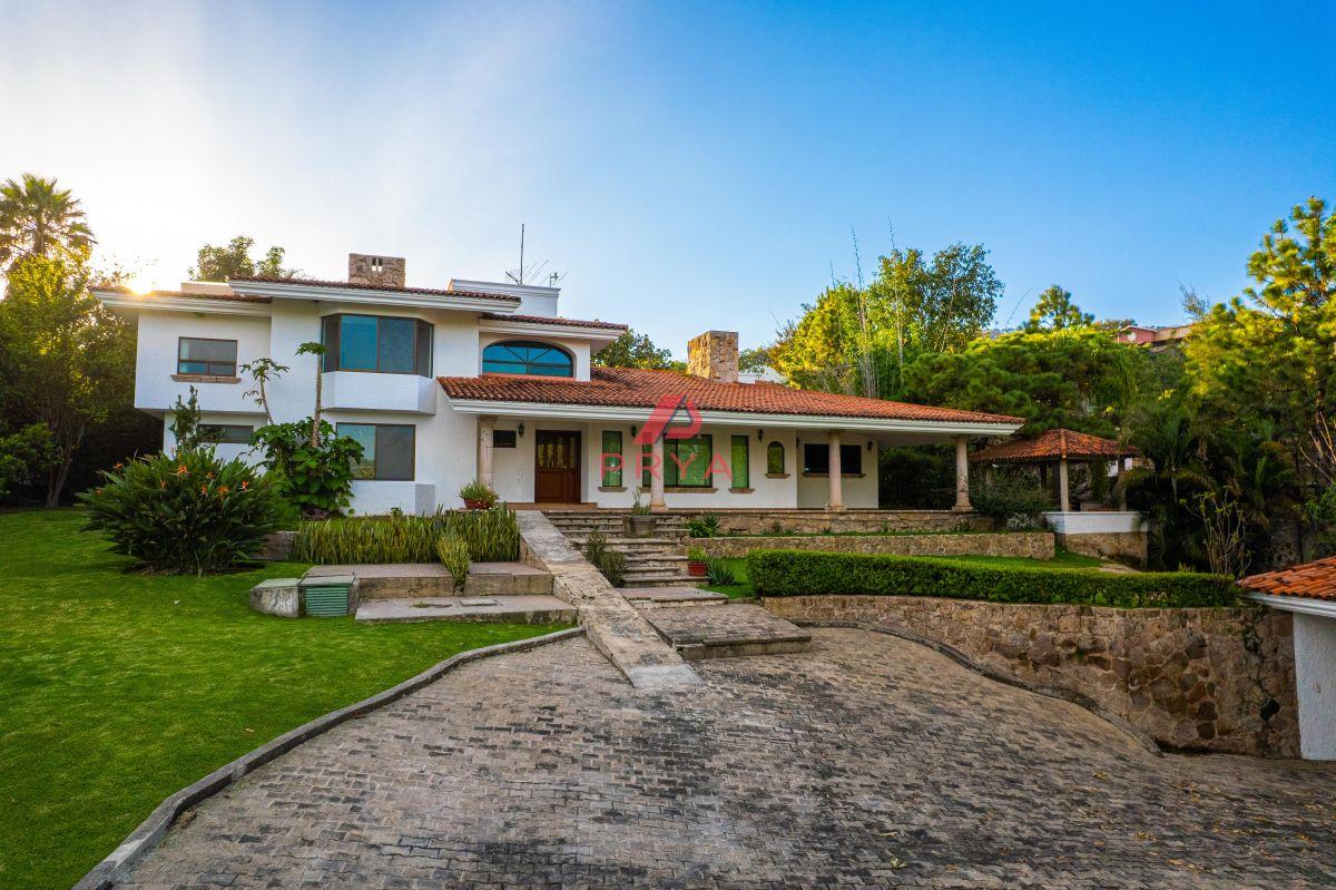 House for Sale in Hacienda La Herradura with 2,048 m² of Land and Garden