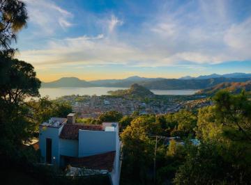 Casa · 410m² · 4 Recámaras · 2 Estacionamientos · Casa en Venta/renta en Valle de Bravo