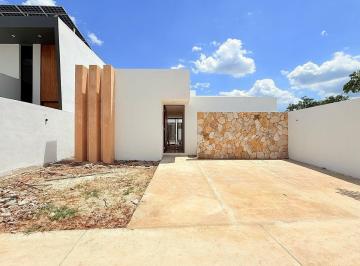 Casa · 215m² · 3 Recámaras · 2 Estacionamientos · Casa de Una Planta en Venta / Privada