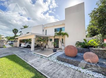 Casa · 450m² · 3 Recámaras · 3 Estacionamientos · Casa en Venta en Villa Magna