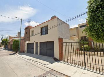 Casa de 4 habitaciones, San Luis Potosí · Espacio, Seguridad y Confort: Propiedad en Calle Cerro Yumari