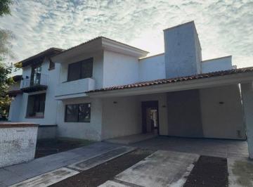 Casa de 4 habitaciones, Zapopan · Valle Real Zapopan Casa en Venta con Amplio Jardín y Vista Verde Excelente Iluminación Natural