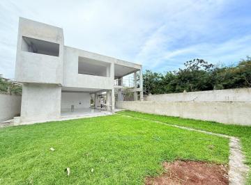 Casa · 496m² · 4 Recámaras · 6 Estacionamientos · Casa de Lujo en Privada Blanca Residencial
