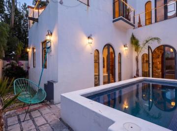 Casa · 320m² · 4 Recámaras · 1 Estacionamiento · Casa de Lujo en Renta 4 Recámaras | 4.5 Baños | Alberca | Vistas a La Parroquia