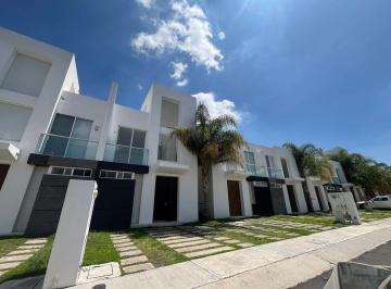 810a7366361b636fd9cbda29767cc09f66a17e406707497bb0e7db8122b49e7f · Casa en Venta, en Privada, de 3 Recámaras con Jardín y Roof.