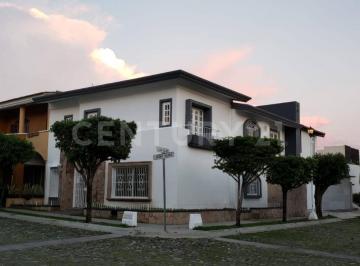 Casa · 400m² · 3 Recámaras · 2 Estacionamientos · Casa en Renta en Real Vista Hermosa, Colima