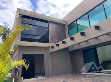 Casa · 729m² · 4 Recámaras · 5 Estacionamientos · Casa en Venta en Lagos del Sol Cancun
