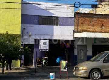 Casa · 203m² · 3 Recámaras · Casa con Lical Comercial y Uso de Suelo Mixto en San Vicente