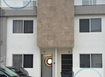 Casa · 122m² · 3 Recámaras · 2 Estacionamientos · Casa en Renta en Playa del Carmen, Residencial Almazara