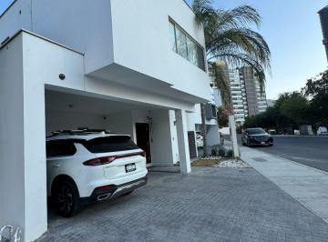 Casa de 4 habitaciones, Santa Catarina · Casa de 282 m² con 4 Recámaras en Renta en Santa Catarina Privada Las Montañas Coordillera