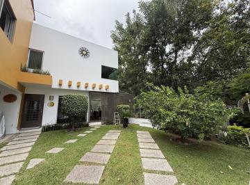 Casa · 318m² · 4 Recámaras · 2 Estacionamientos · Casa en Venta