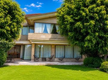 Casa de 4 habitaciones, Miguel Hidalgo · Casa con Amplio Jardín, Cuarto de Servicio y Family Room, en Venta