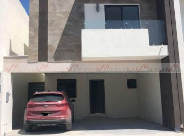 Casa · 208m² · 3 Recámaras · 2 Estacionamientos · Casa en Renta en Residencial Privada Las Plazas
