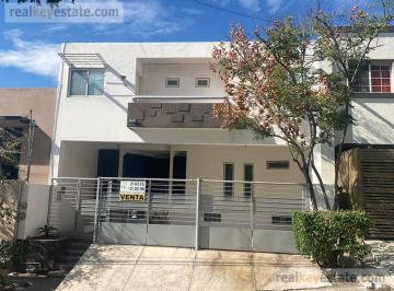 Casa · 338m² · 3 Recámaras · 2 Estacionamientos · Casa en Venta Pedregal La Silla, Monterrey, Nuevo León