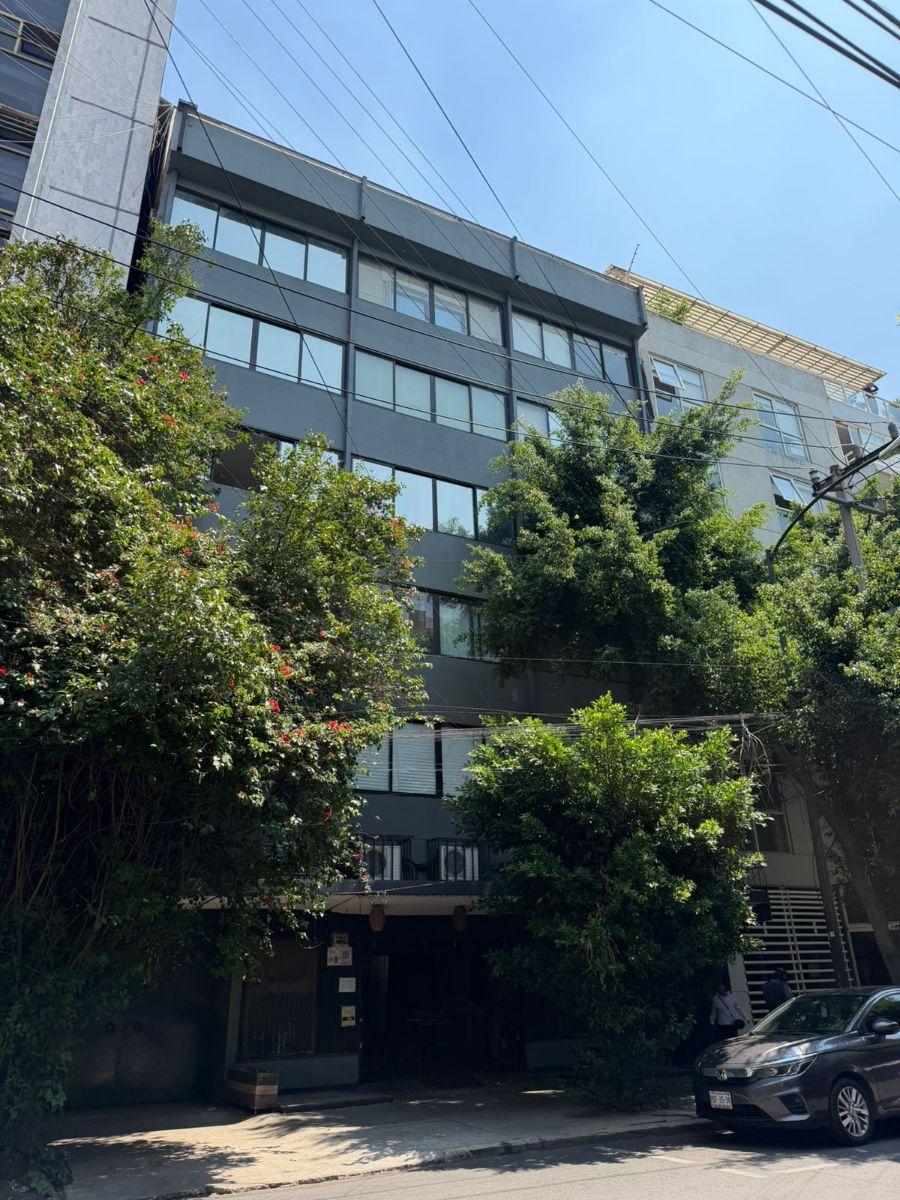 Office or Penthouse for Rent in Hipódromo Condesa, Michoacán Street, Steps from Parque México and Insurgentes Avenue