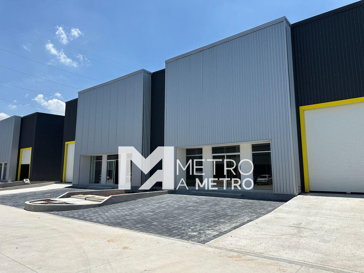 Warehouse for Rent in Queretaro with 70 KVA | 1,050 m&sup2; | Access Road to Toyota