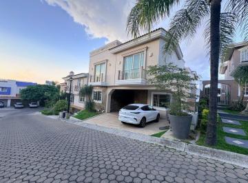 Casa · 464m² · 4 Recámaras · 3 Estacionamientos · Casa en Venta en Virreyes en Coto 10