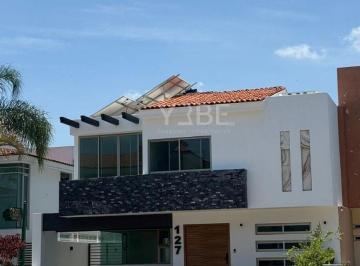 Casa de 3 habitaciones, Zapopan · Casa en Renta Jardín Real