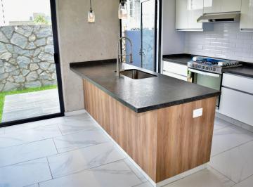 Casa · 165m² · 3 Recámaras · 2 Estacionamientos · Casa en Venta Bosques Vallarta