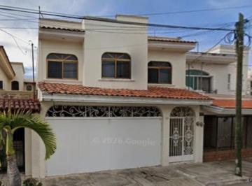 Casa de 4 habitaciones, Tepic · Hermosa Casa en Tepic a Unas Cuadras de La Universidad Autonoma de Nayarit, Excelente Plusvalia