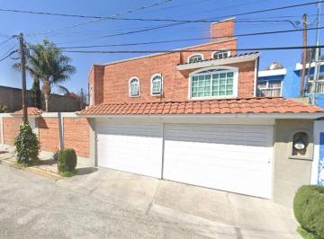 Casa de 4 habitaciones, Metepec · Casa en Venta Xinantécatl, San Jorge Pueblo Nuevo, Estado de México
