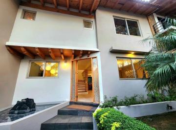 Casa · 350m² · 4 Recámaras · 2 Estacionamientos · Casa en Venta en Avandaro