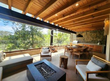 Casa · 340m² · 4 Recámaras · 2 Estacionamientos · Casa en Renta, en Valle de Bravo
