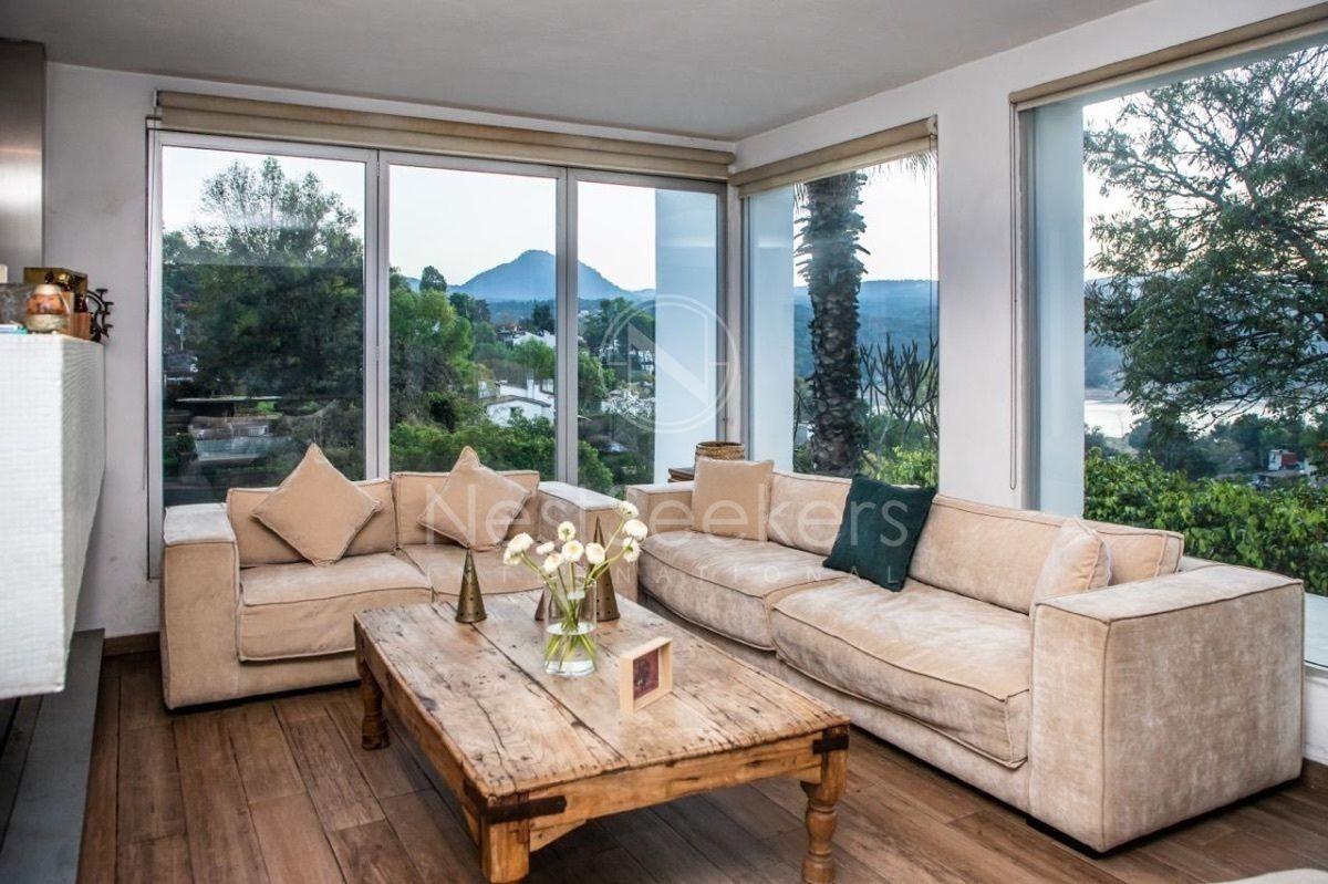 Rental House with Spectacular Views of the Forest and Lake