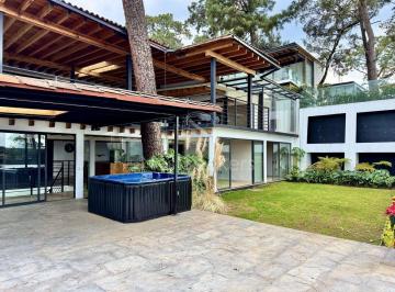 Casa en condominio de 4 habitaciones, Valle de Bravo · Casa en Renta en Avándaro con Vista Al Bosque y Al Lago