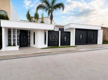 Casa · 2 Estacionamientos · Casa en Jardines del Campestre