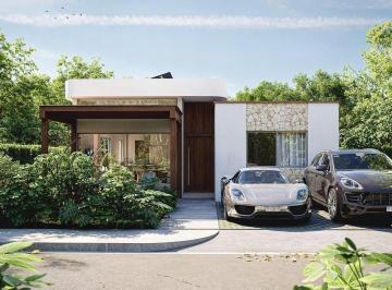 Casa · 112m² · 3 Recámaras · 2 Estacionamientos · Casa con Jardin en Residencial con Casa Club en Venta Playa del Carmen