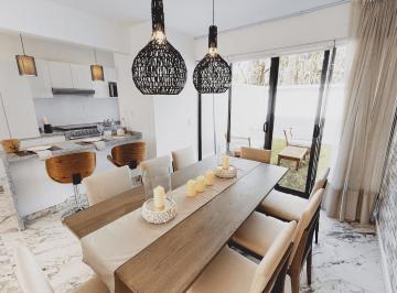 Casa · 130m² · 3 Recámaras · 2 Estacionamientos · Casa con Jardin en Residencial con Casa Club en Venta Playa del Carmen