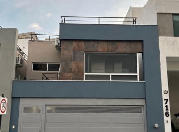 Casa · 225m² · 3 Recámaras · Casa en Venta Paseo del Vergel 6.4 Mdp