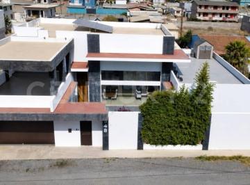 Casa · 330m² · 5 Recámaras · 2 Estacionamientos · Casa en Venta en Playas de Chapultepec en Ensenada, Baja California