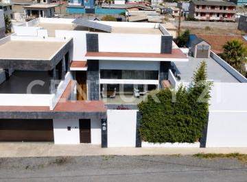 Casa · 330m² · 5 Recámaras · 2 Estacionamientos · Casa en Venta en Playas de Chapultepec en Ensenada, Baja California